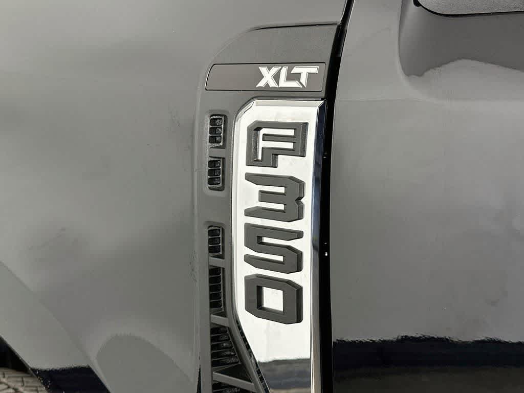 Ford Super Duty F-350 DRW Pickup XLT 2026