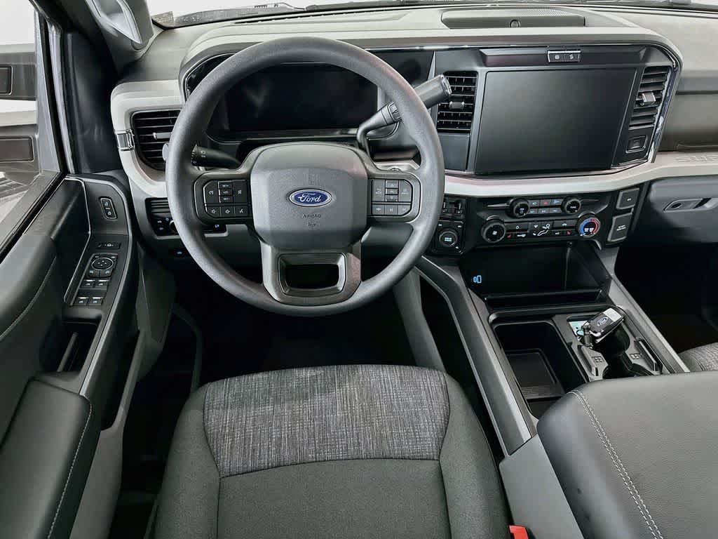 Ford Super Duty F-350 DRW Pickup XLT 2026