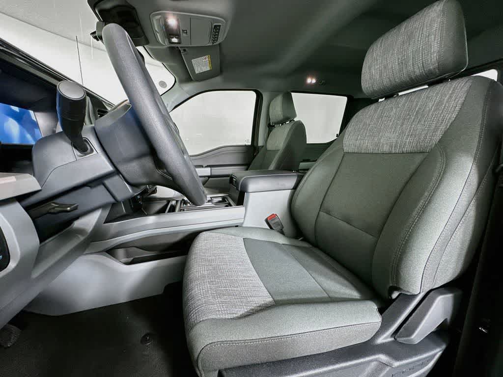 Ford Super Duty F-350 DRW Pickup XLT 2026