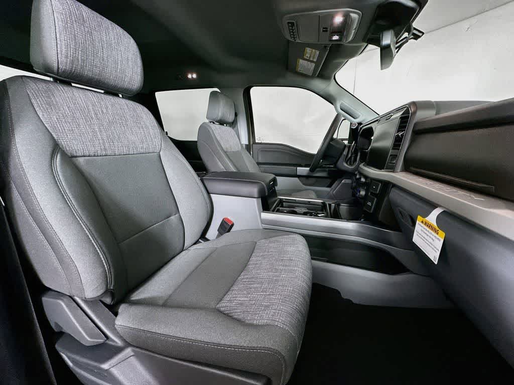 Ford Super Duty F-350 DRW Pickup XLT 2026