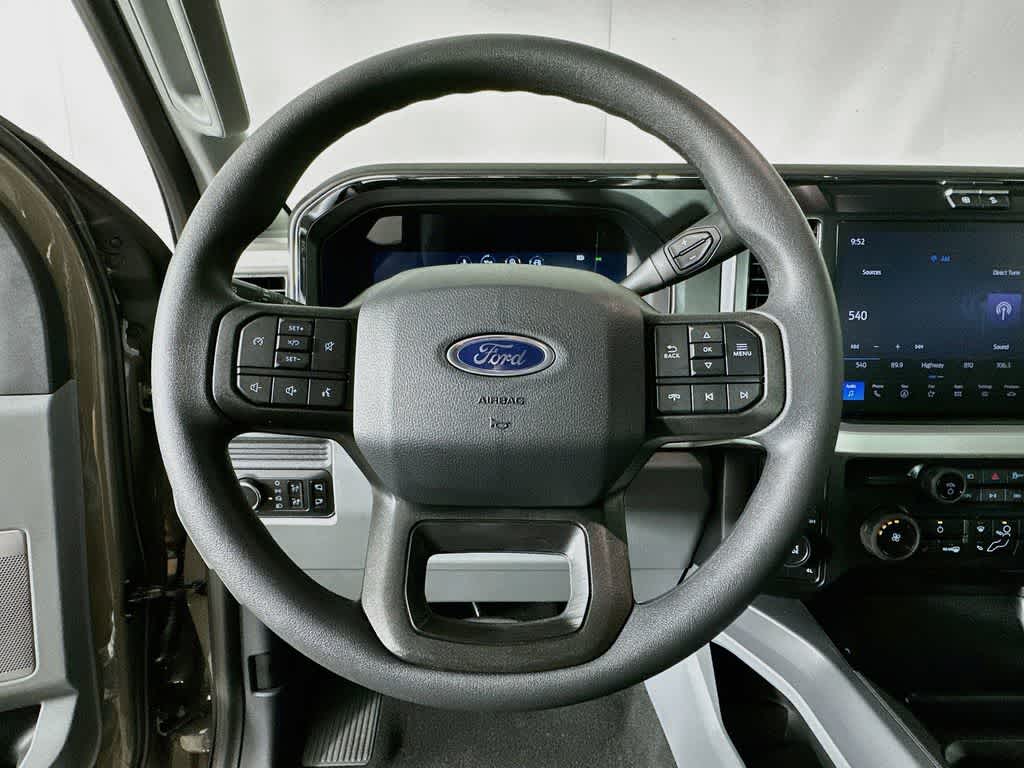 Ford Super Duty F-350 DRW Pickup XLT 2026