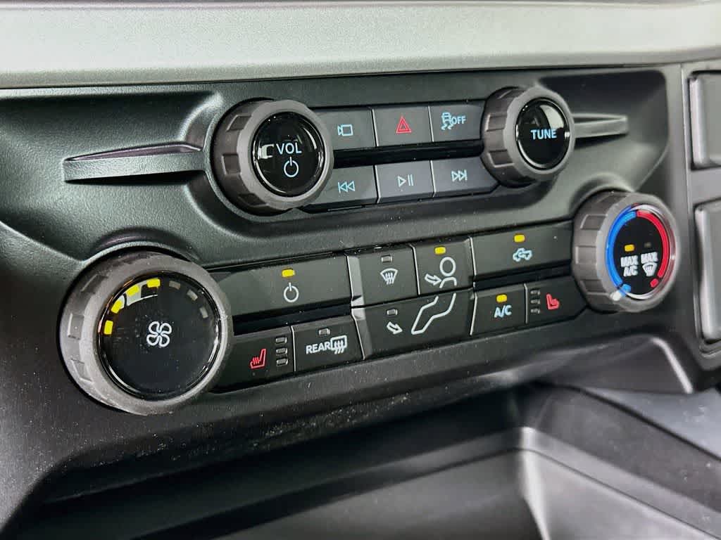 Ford Super Duty F-350 DRW Pickup XLT 2026