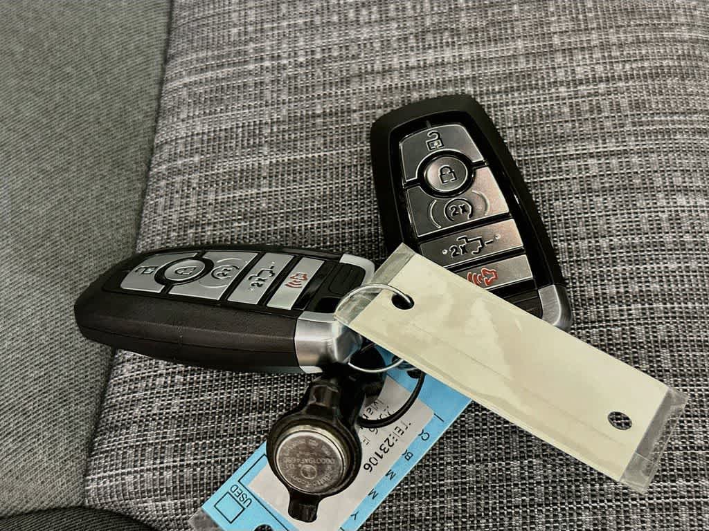 Ford Super Duty F-350 DRW Pickup XLT 2026