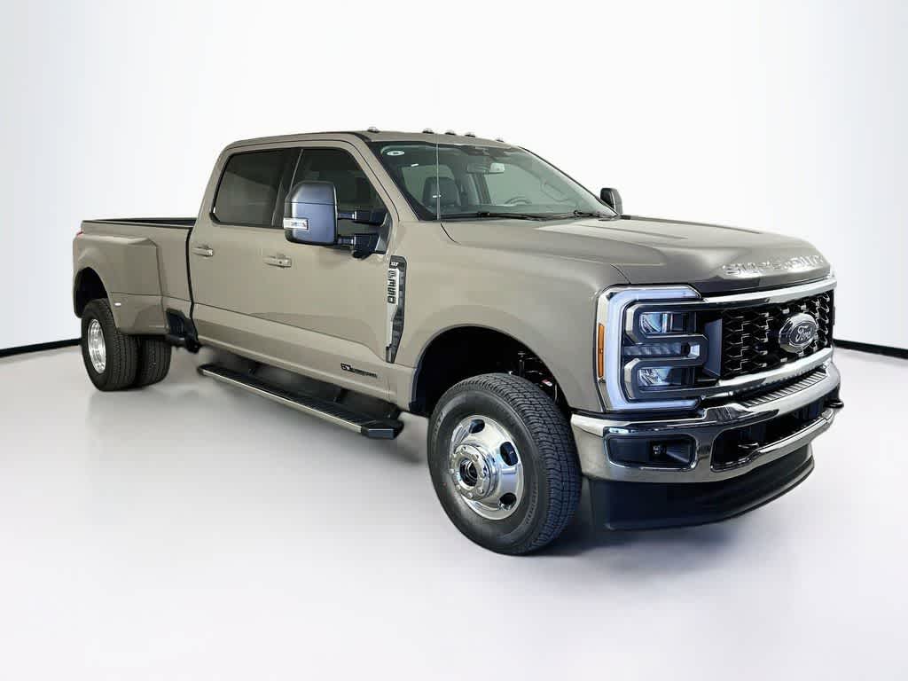 Ford Super Duty F-350 DRW Pickup XLT 2026
