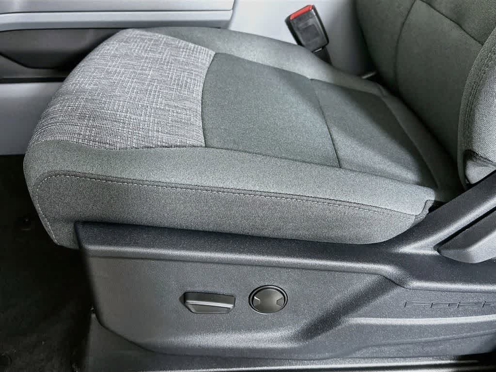 Ford Super Duty F-350 DRW Pickup XLT 2026
