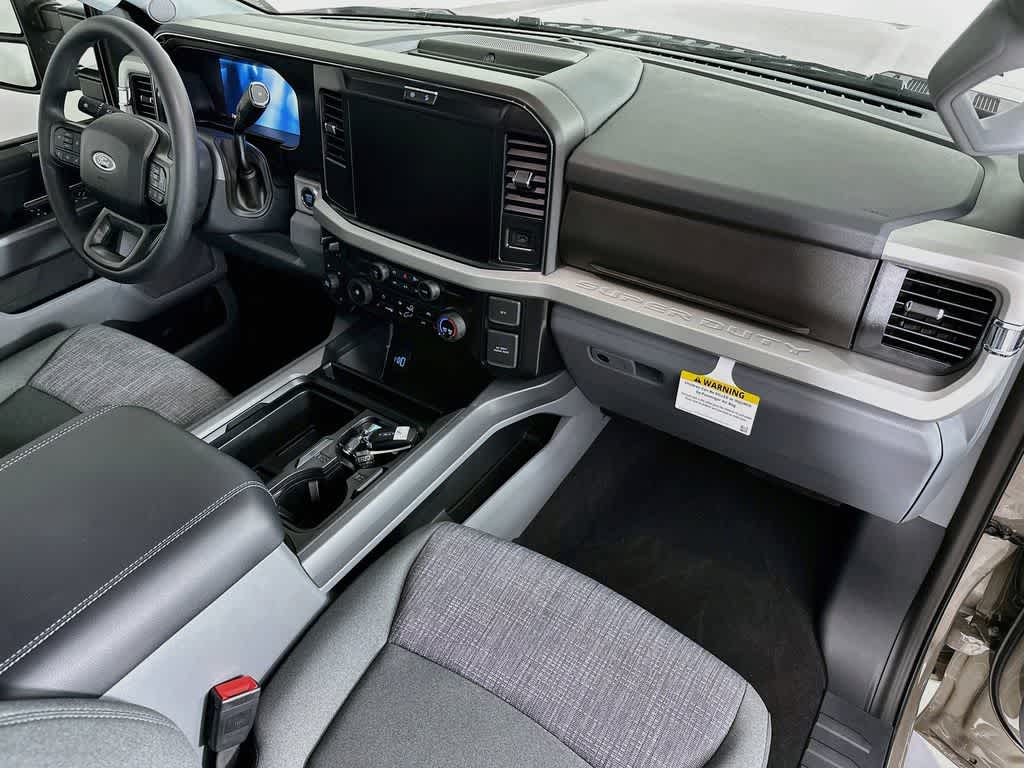 Ford Super Duty F-350 DRW Pickup XLT 2026