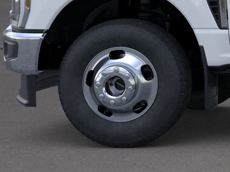 Ford Super Duty F-350 DRW Pickup XLT 2026