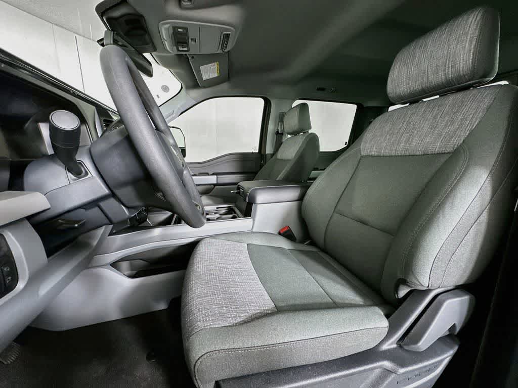 Ford Super Duty F-350 DRW Pickup XLT 2026