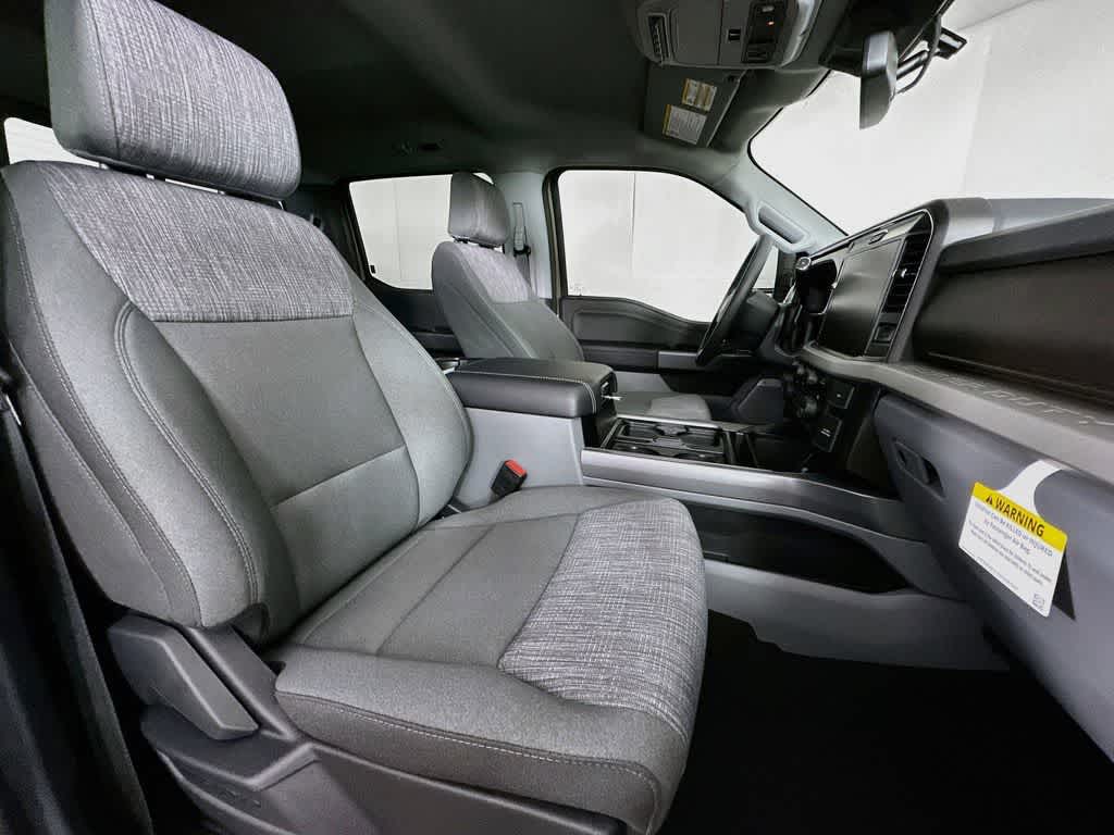 Ford Super Duty F-350 DRW Pickup XLT 2026