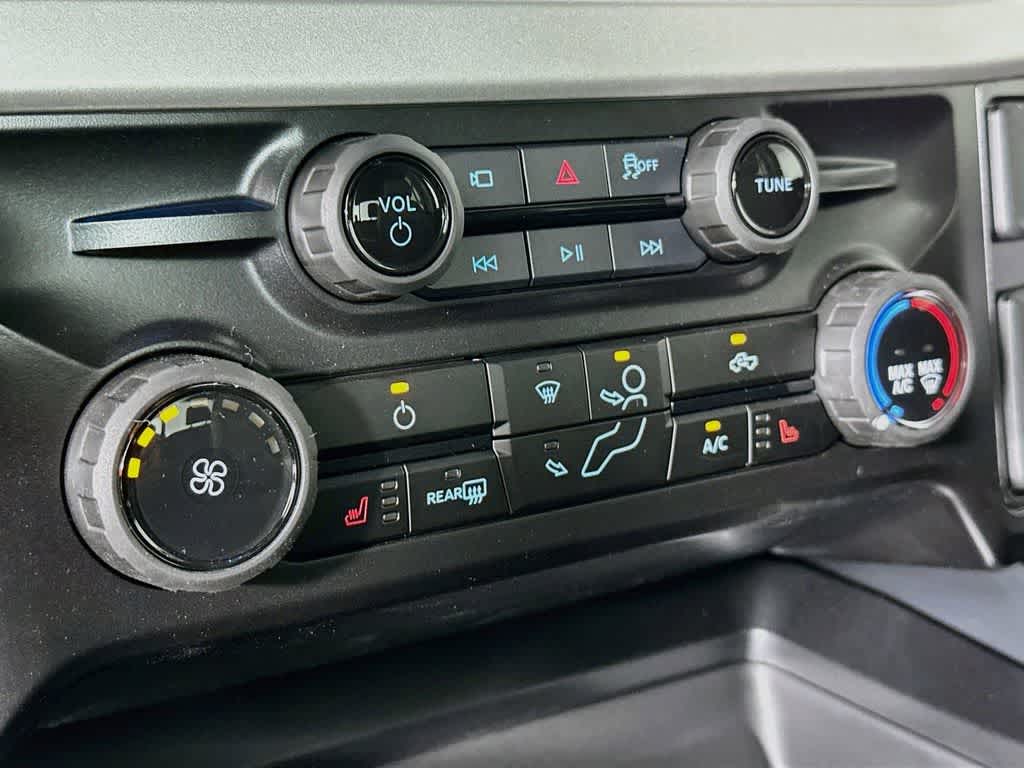 Ford Super Duty F-350 DRW Pickup XLT 2026