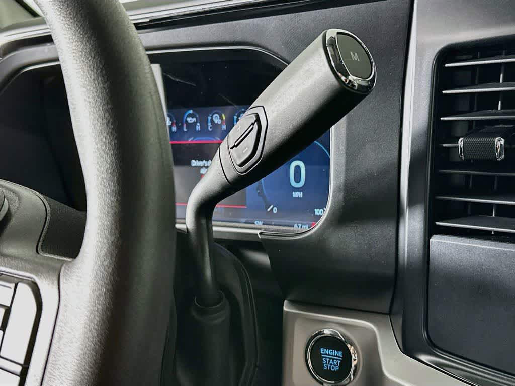 Ford Super Duty F-350 DRW Pickup XLT 2026