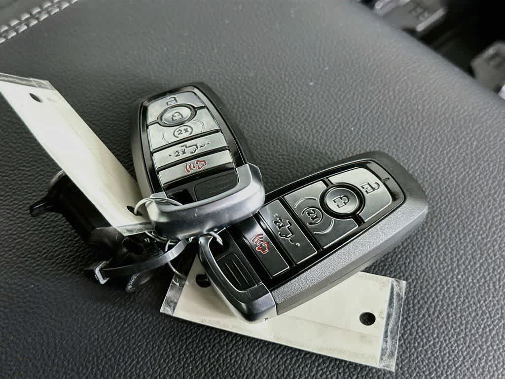 Ford Super Duty F-350 DRW Pickup XLT 2026