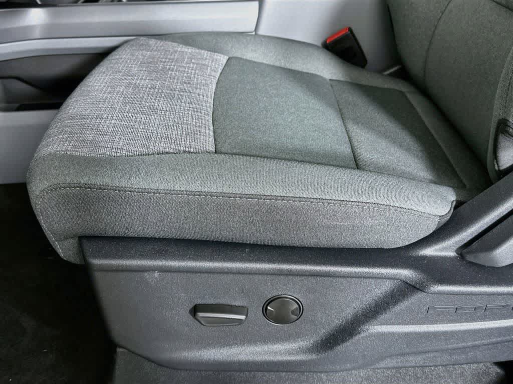 Ford Super Duty F-350 DRW Pickup XLT 2026