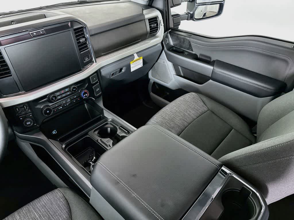 Ford Super Duty F-350 DRW Pickup XLT 2026