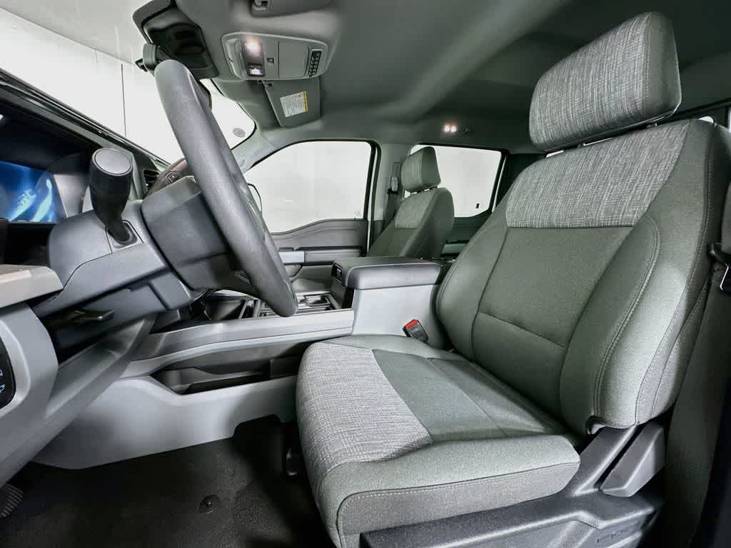 Ford Super Duty F-350 DRW Pickup XLT 2026