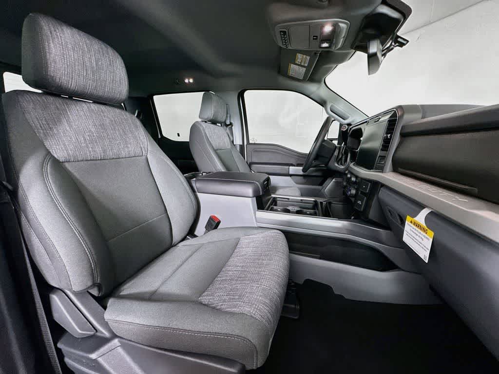 Ford Super Duty F-350 DRW Pickup XLT 2026