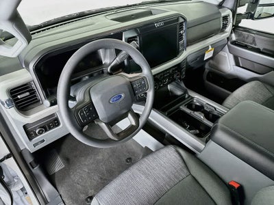 Ford Super Duty F-350 DRW Pickup XLT 2026