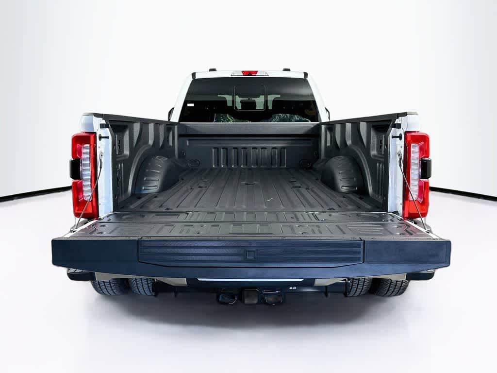 Ford Super Duty F-350 DRW Pickup XLT 2026