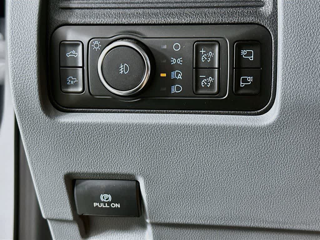 Ford Super Duty F-350 DRW Pickup XLT 2026