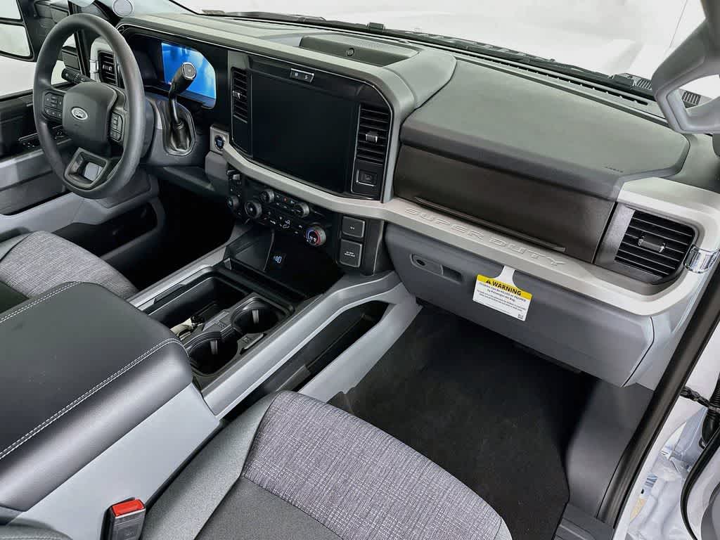 Ford Super Duty F-350 DRW Pickup XLT 2026