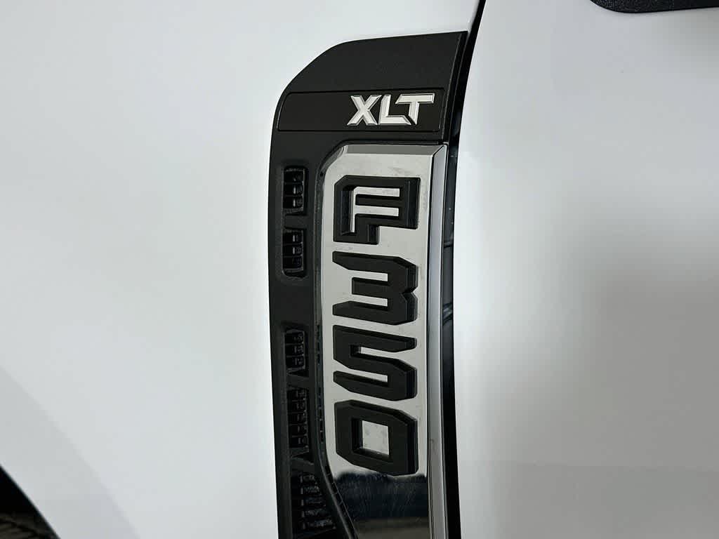 Ford Super Duty F-350 DRW Pickup XLT 2026