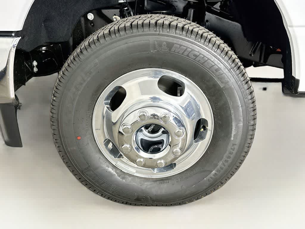 Ford Super Duty F-350 DRW Pickup XLT 2026