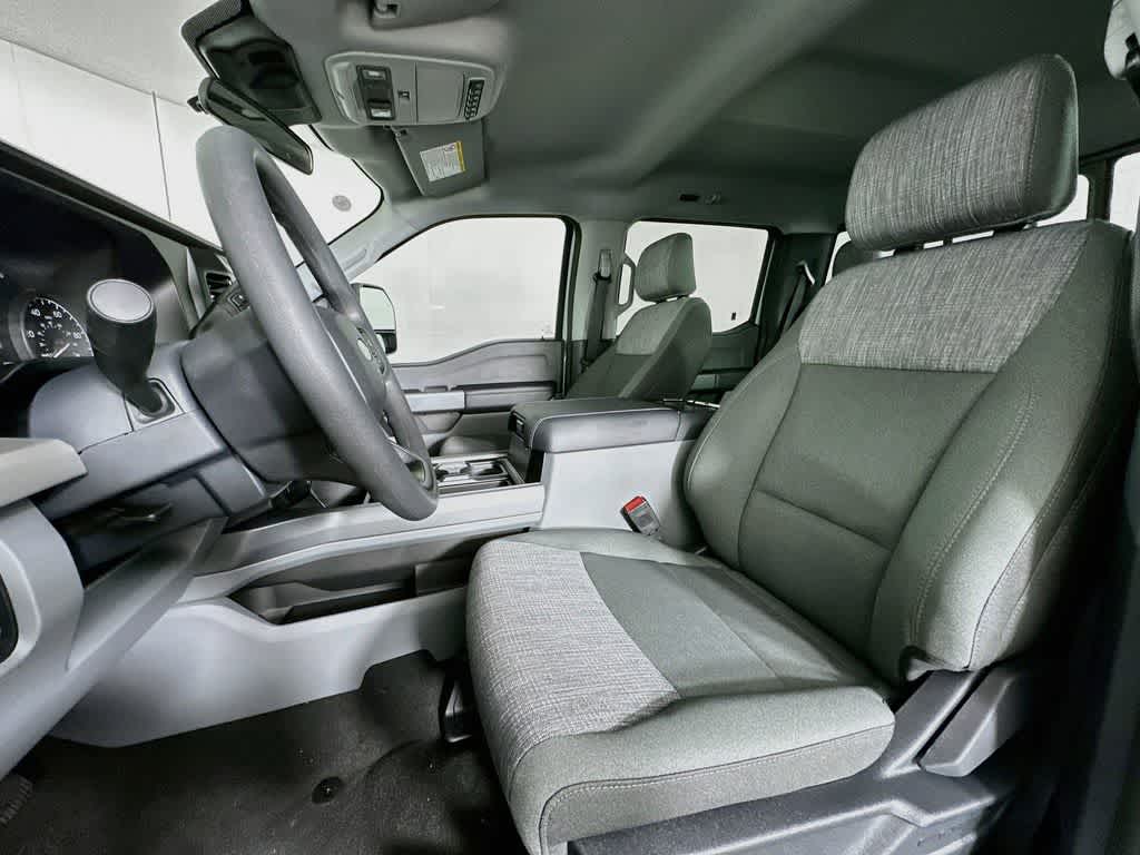 Ford Super Duty F-350 DRW Pickup XLT 2026