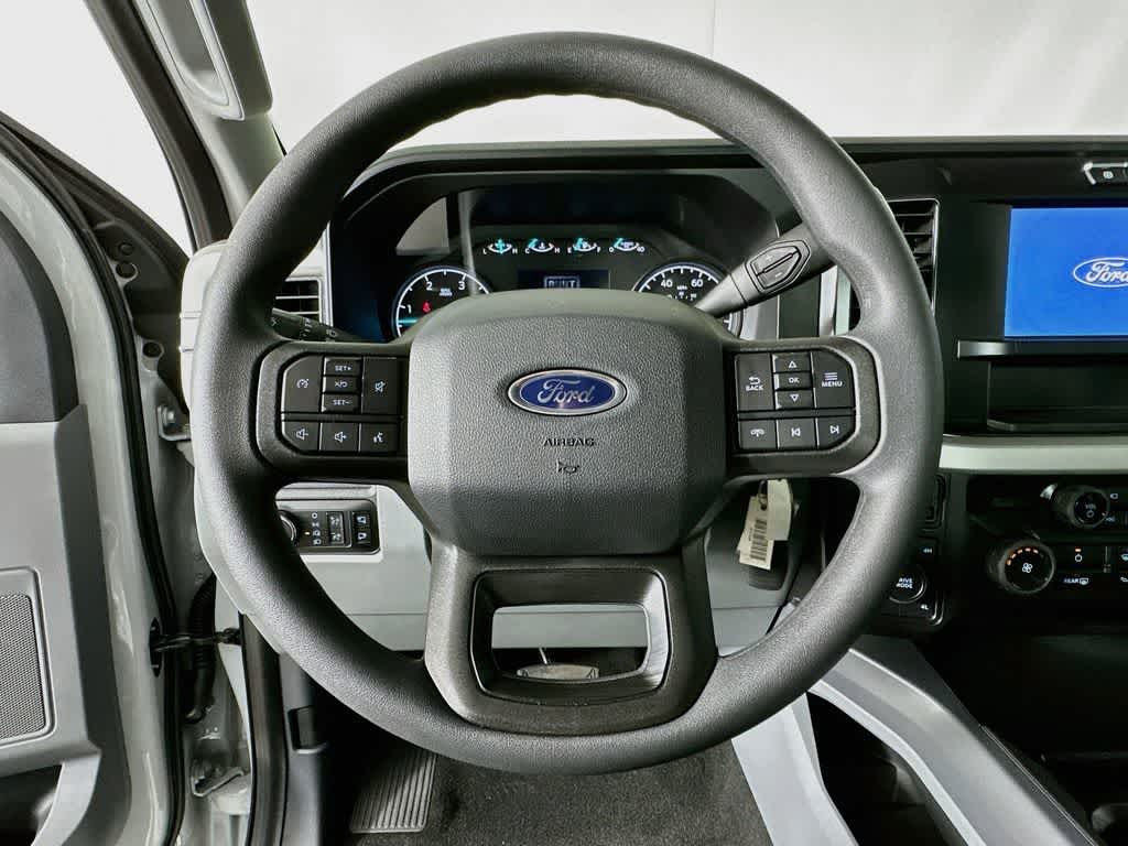 Ford Super Duty F-350 DRW Pickup XLT 2026