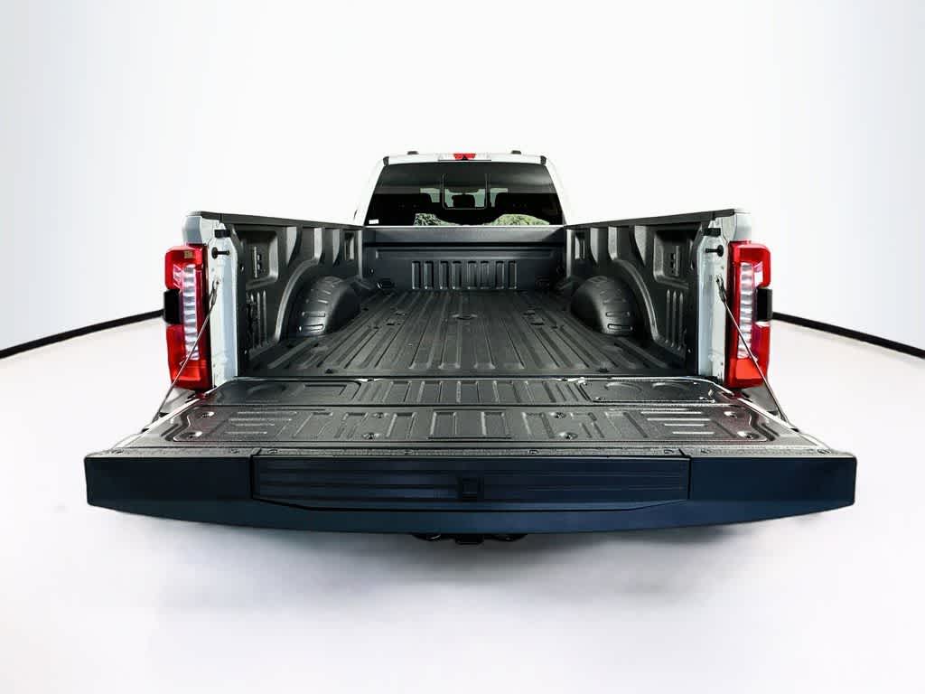 Ford Super Duty F-350 DRW Pickup XLT 2026