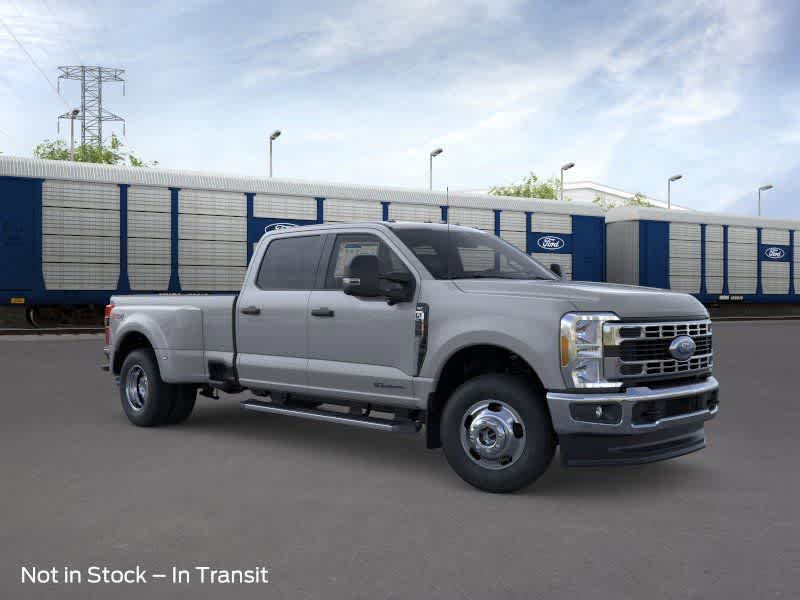 Ford Super Duty F-350 DRW Pickup XLT 2026