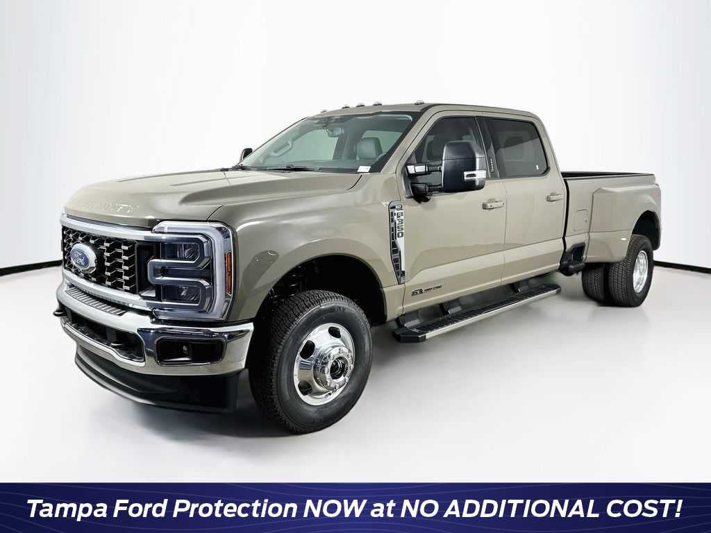 Ford Super Duty F-350 DRW Pickup XLT 2026