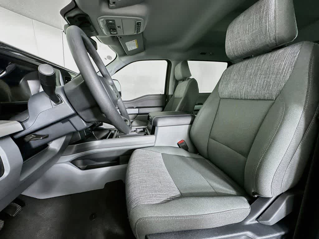 Ford Super Duty F-350 DRW Pickup XLT 2026