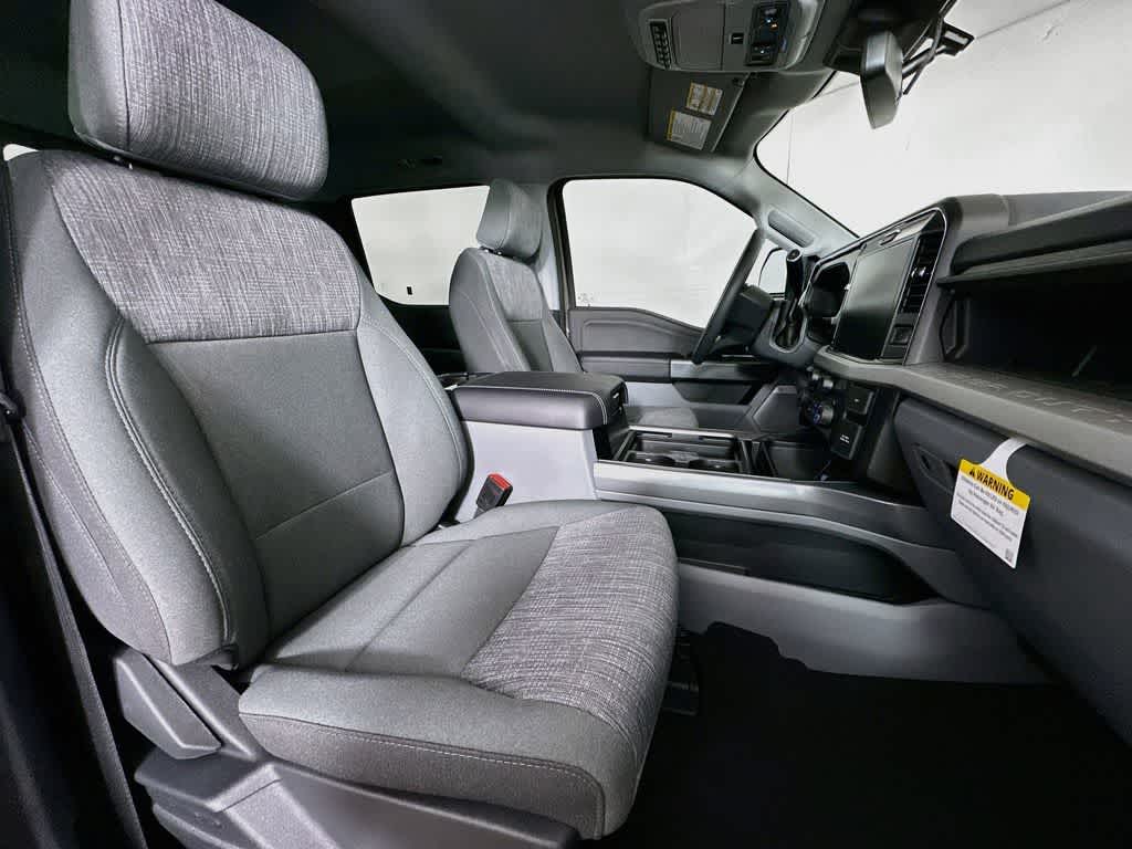 Ford Super Duty F-350 DRW Pickup XLT 2026