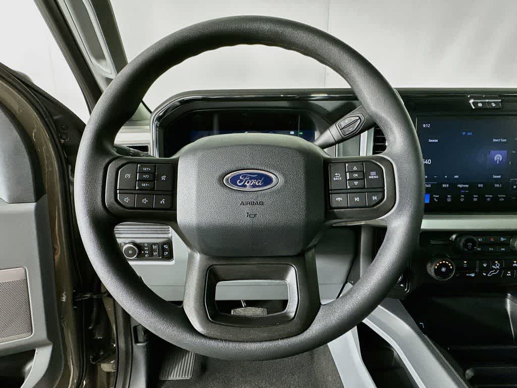 Ford Super Duty F-350 DRW Pickup XLT 2026