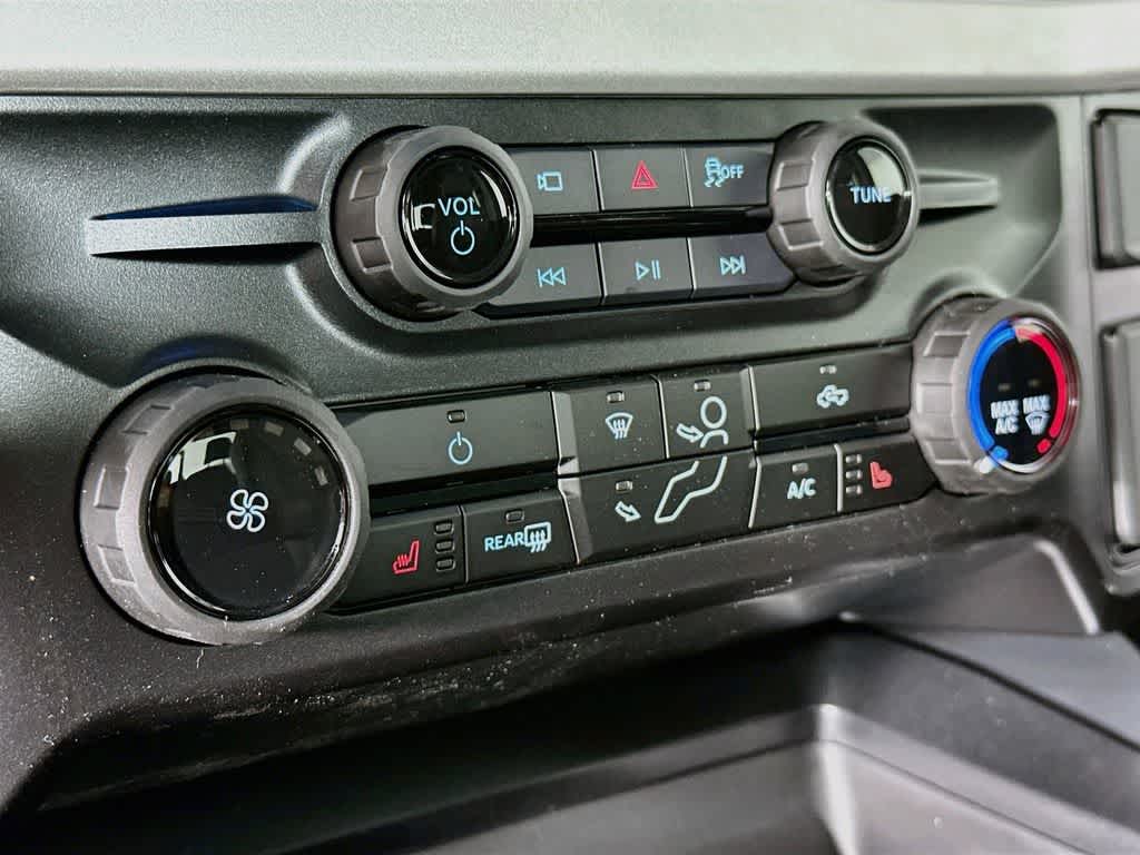 Ford Super Duty F-350 DRW Pickup XLT 2026