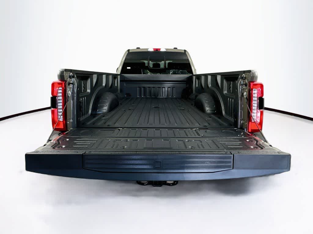 Ford Super Duty F-350 DRW Pickup XLT 2026