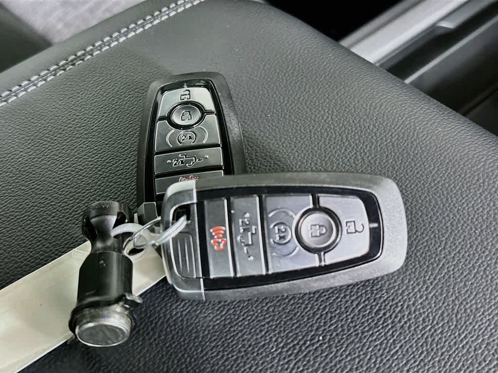 Ford Super Duty F-350 DRW Pickup XLT 2026