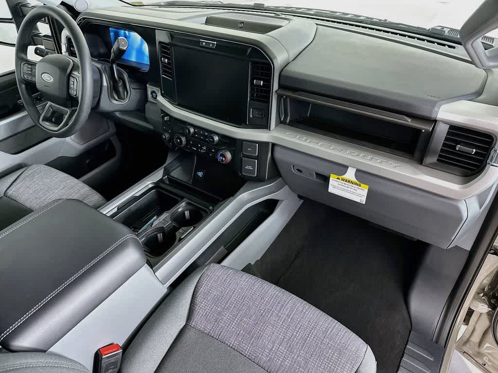 Ford Super Duty F-350 DRW Pickup XLT 2026