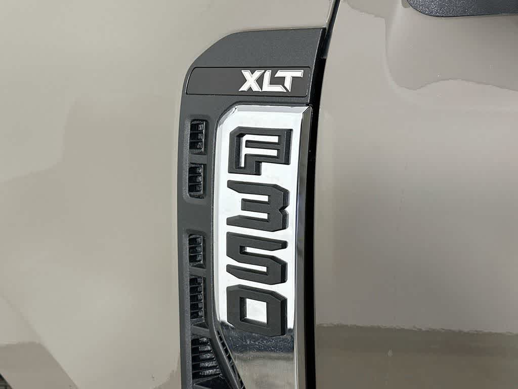 Ford Super Duty F-350 DRW Pickup XLT 2026