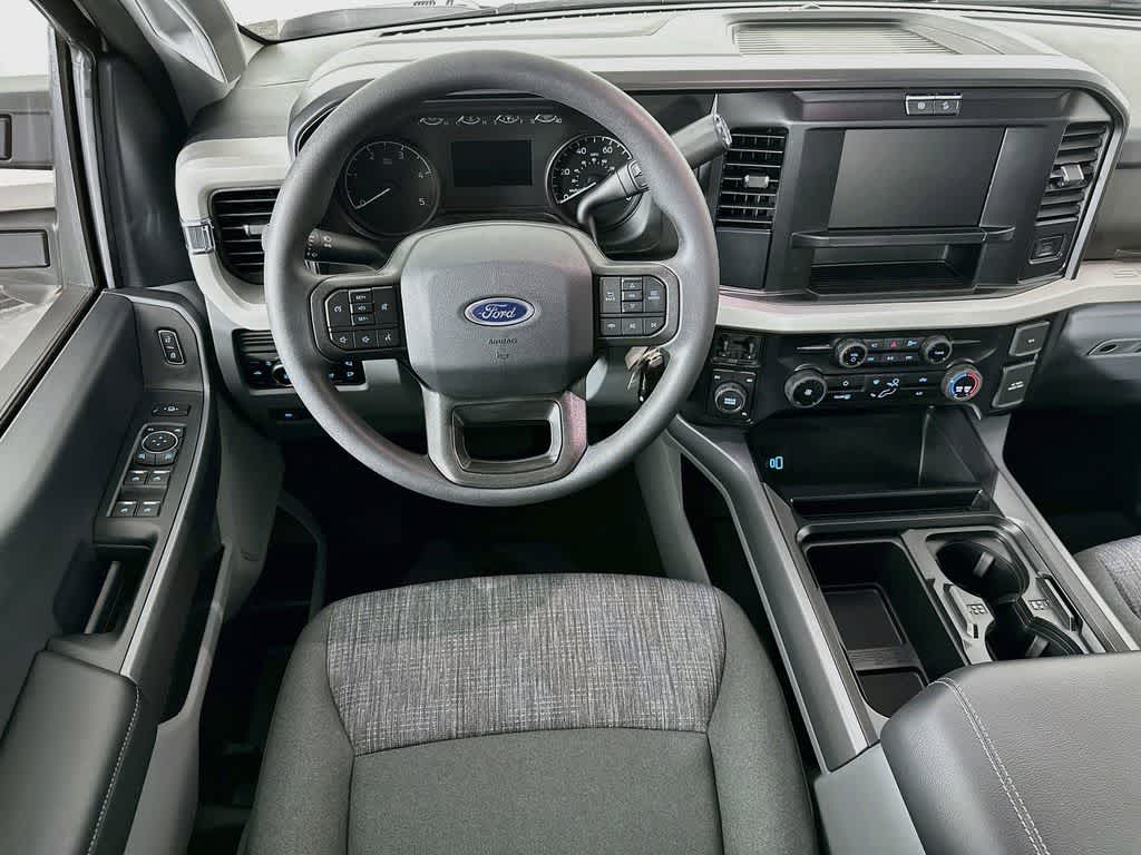 Ford Super Duty F-350 DRW Pickup XLT 2026