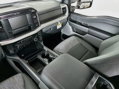 Ford Super Duty F-350 DRW Pickup XLT 2026