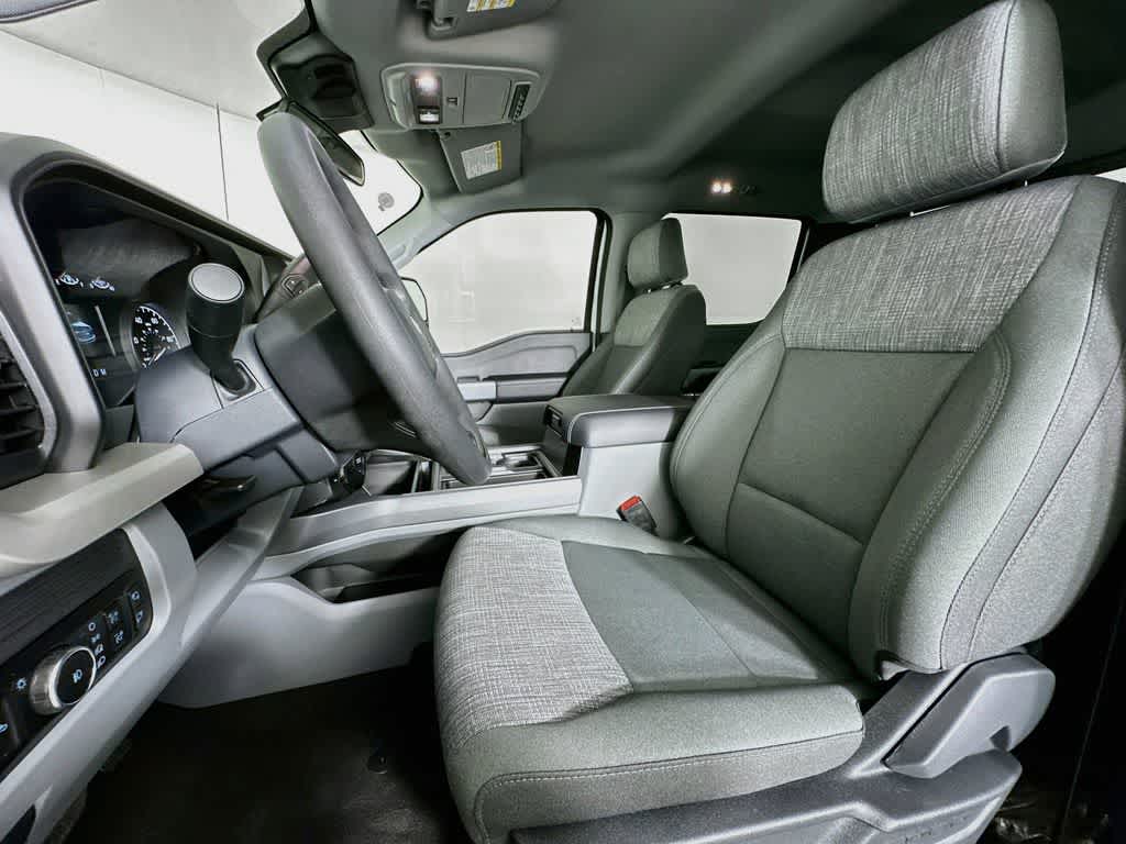 Ford Super Duty F-350 DRW Pickup XLT 2026