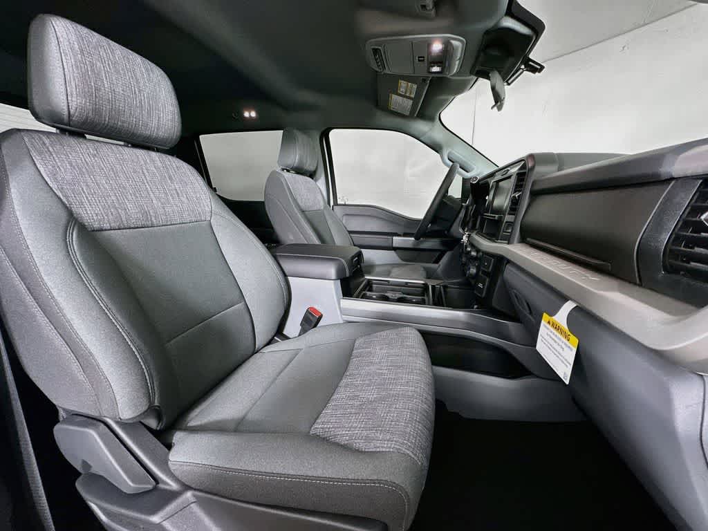 Ford Super Duty F-350 DRW Pickup XLT 2026