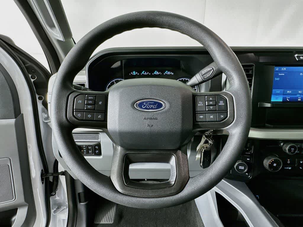 Ford Super Duty F-350 DRW Pickup XLT 2026