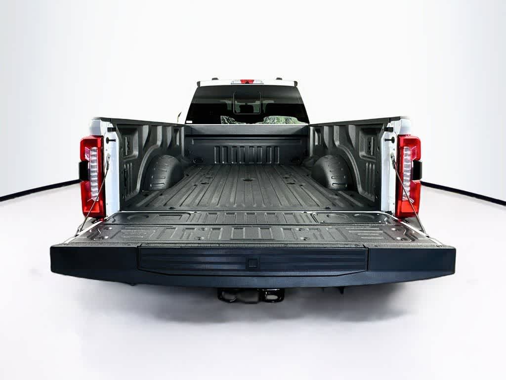 Ford Super Duty F-350 DRW Pickup XLT 2026
