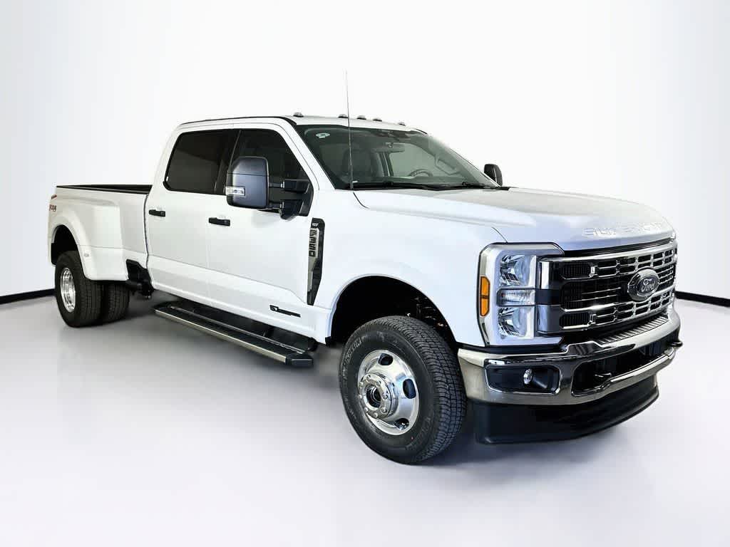 Ford Super Duty F-350 DRW Pickup XLT 2026