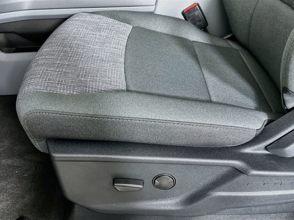 Ford Super Duty F-350 DRW Pickup XLT 2026