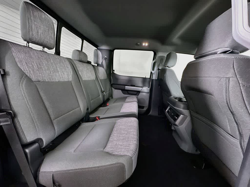 Ford Super Duty F-350 DRW Pickup XLT 2026