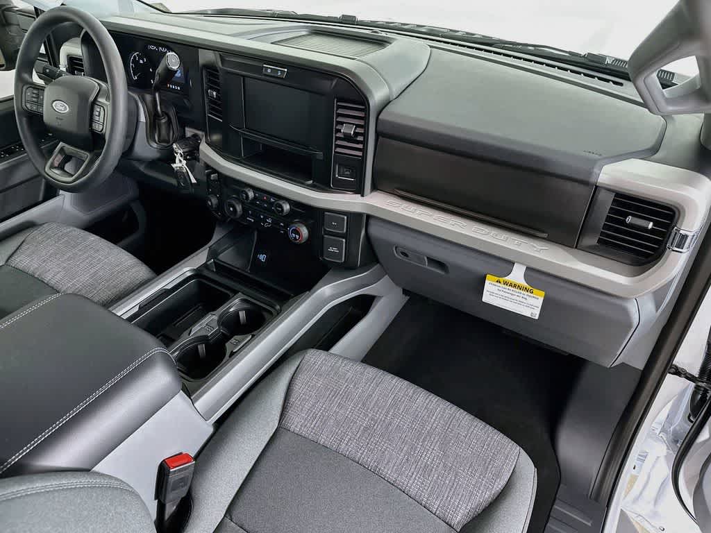 Ford Super Duty F-350 DRW Pickup XLT 2026