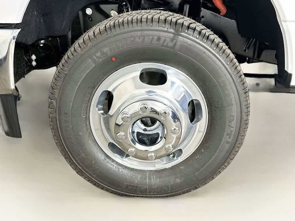Ford Super Duty F-350 DRW Pickup XLT 2026
